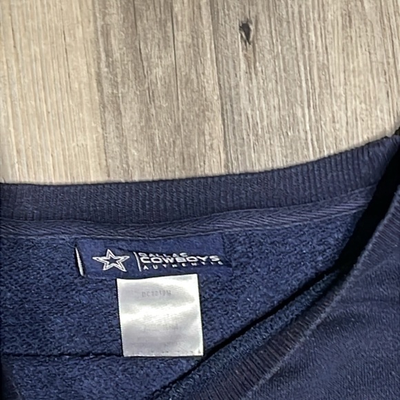 Men’s Dallas Cowboys Sweatshirt - Picture 2 of 3